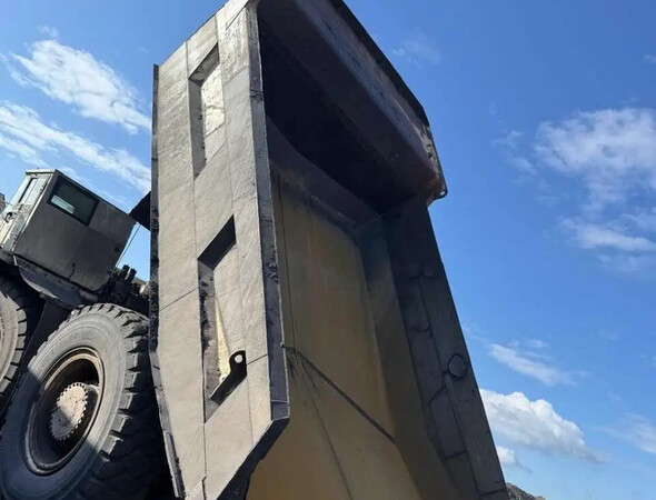 Резка метала при ремонте бортов Белаза-7555